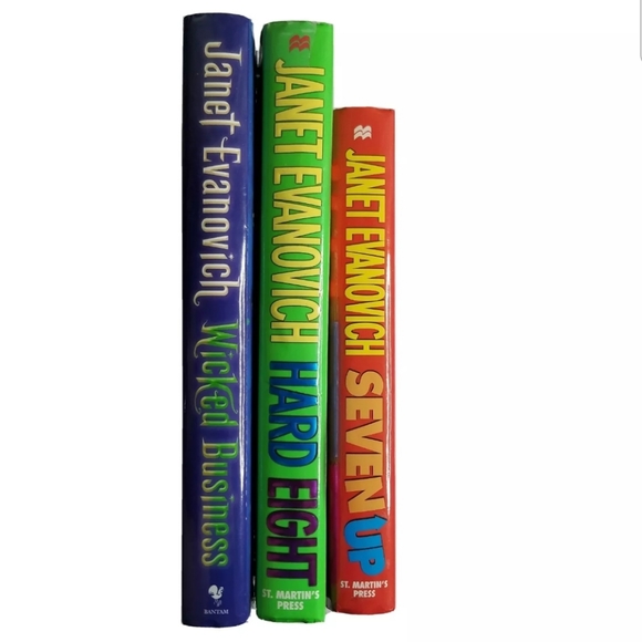 Janet Evanovich Other - Lot 3 Janet Evanovich Stephanie Plum Seven Eight